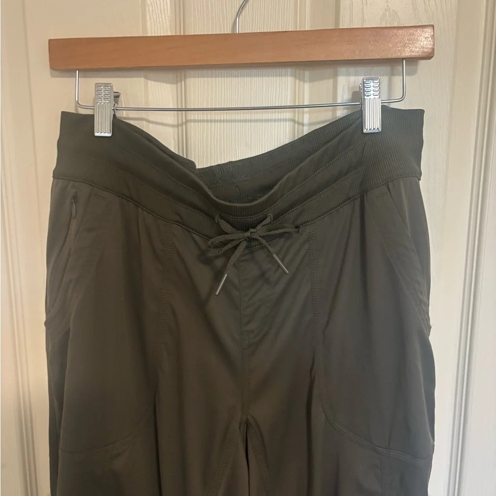 The North Face Women’s Joggers Olive Activewear Pants Lightweight Stretch - Picture 3 of 8